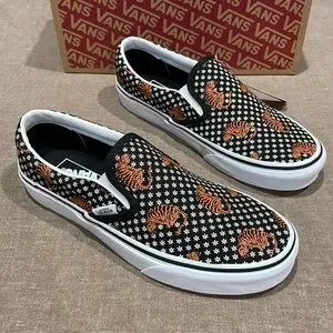 【Vans】Classic Slip-On Tiger Floral Shoe Vans Classic Slip-On Tiger Floral Black White Size 5.5